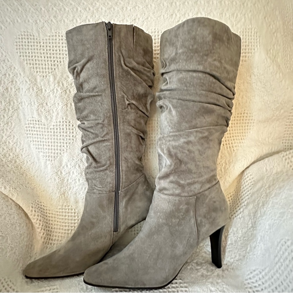 White Mountain Cadonia Gray Suede Slouch Boots Size 10M 3.5” Heel Inside Zip